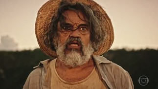 José Dumont no papel de Zé  Pirangueiro, na novela "Velho Chico" — Foto: Reprodução