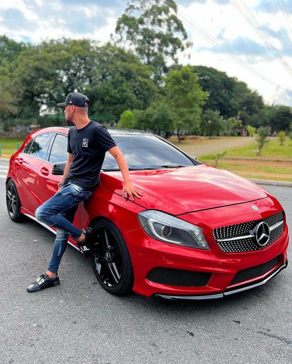 Wesley Alemão exibe carro de luxo em suas redes sociais.  — Foto: Reprodução/Instagram