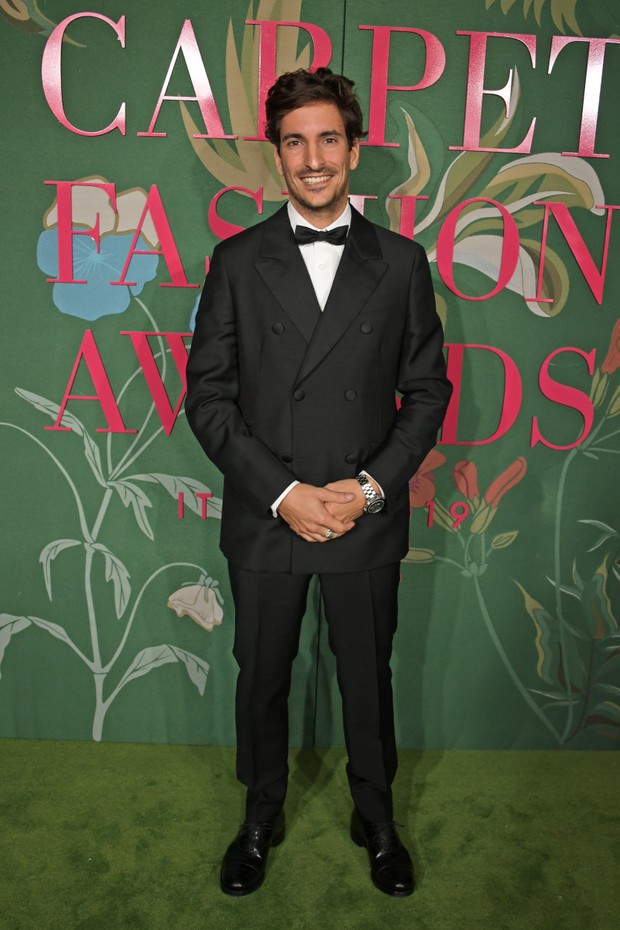 MILAN, ITALY - SEPTEMBER 22:   Lorenzo Bertelli poses in the Winners Room at The Green Carpet Fashion Awards, Italia 2019, hosted by CNMI & Eco-Age, at Teatro Alla Scala on September 22, 2019 in Milan, Italy.  (Photo by David M. Benett/Dave Benett/Getty I (Foto: Dave Benett/Getty Images for Eco)