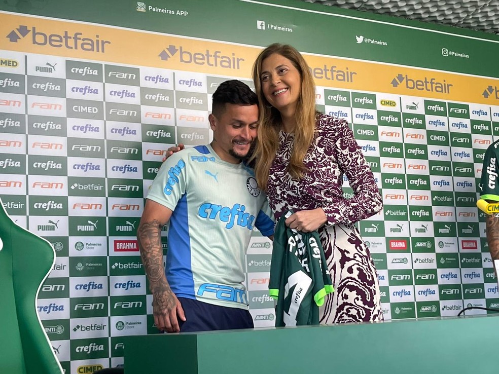 Substituto de Rony? Artur se coloca à disposição para atuar em outra posição: 