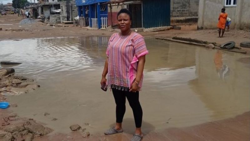 Inundações em Lagos tornaram investimento em casa própria uma decisão difícil, conta Opeyemi (Foto: OPEYEMI KAZEEM-JIMOH via BBC News)