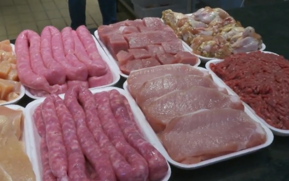 Açougues investem em ‘kit carne’ para atrair clientes por causa do preço do alimento, em Goiânia