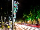 Público se encanta com decoração natalina na orla de Maceió