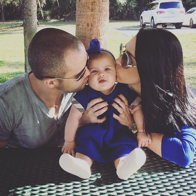 Bella Falconi, o marido, Ricardo Rocha, e a filha, Victoria (Foto: Reprodução/Instagram)