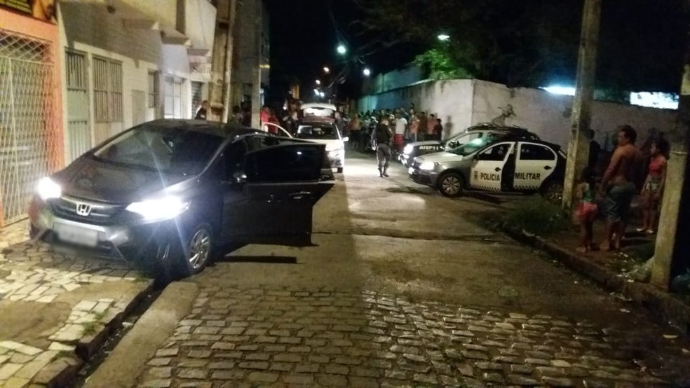 Suspeitos de sequestro relâmpago são presos após troca de tiros com a PM (Foto: PM/Divulgação)