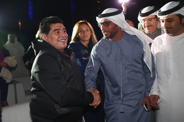 Diego Maradona em evento em Dubai, nos Emirados Árabes Unidos, em fevereiro de 2016 (Foto: Getty Images)