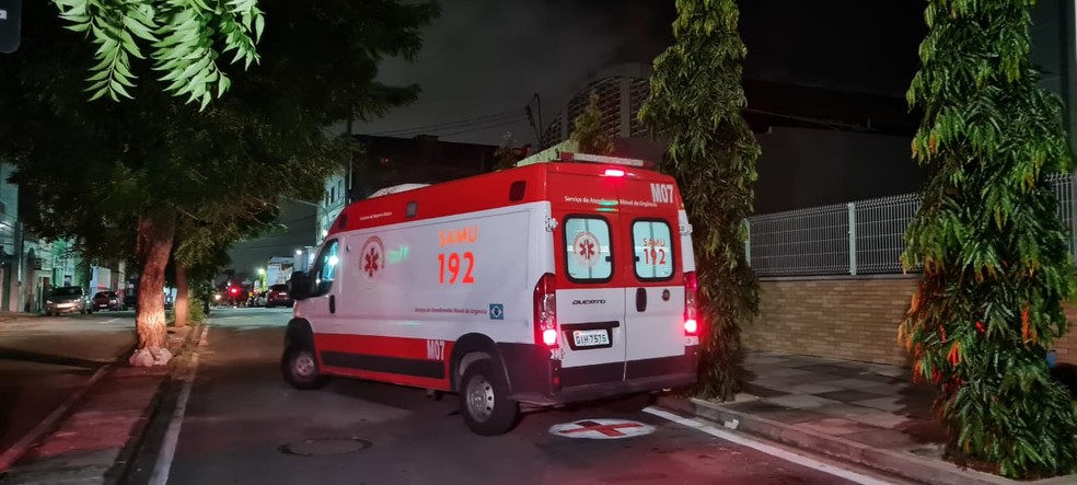 Aluna do colégio da Polícia Militar foi atropelada por ônibus ao tentar atravessar Avenida Mister Hull, em Fortaleza. — Foto: Rafaela Duarte/ SVM