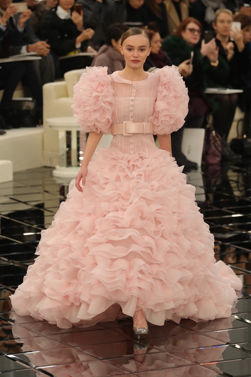 Lily-Rose Depp na Chanel Couture (Foto: Antonio Barros)