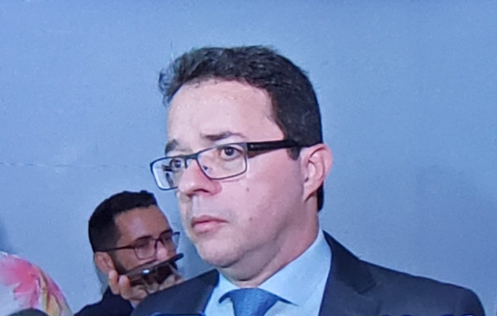 Emanuel Figueiredo, advogado de Pedro Taques, compareceu à Vara — Foto: Ianara Garcia/ TVCA
