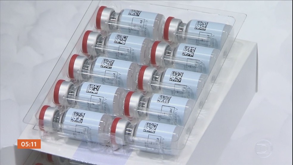 Vacinas da Janssen estão previstas para chegar ao Brasil na próxima semana — Foto: TV Globo