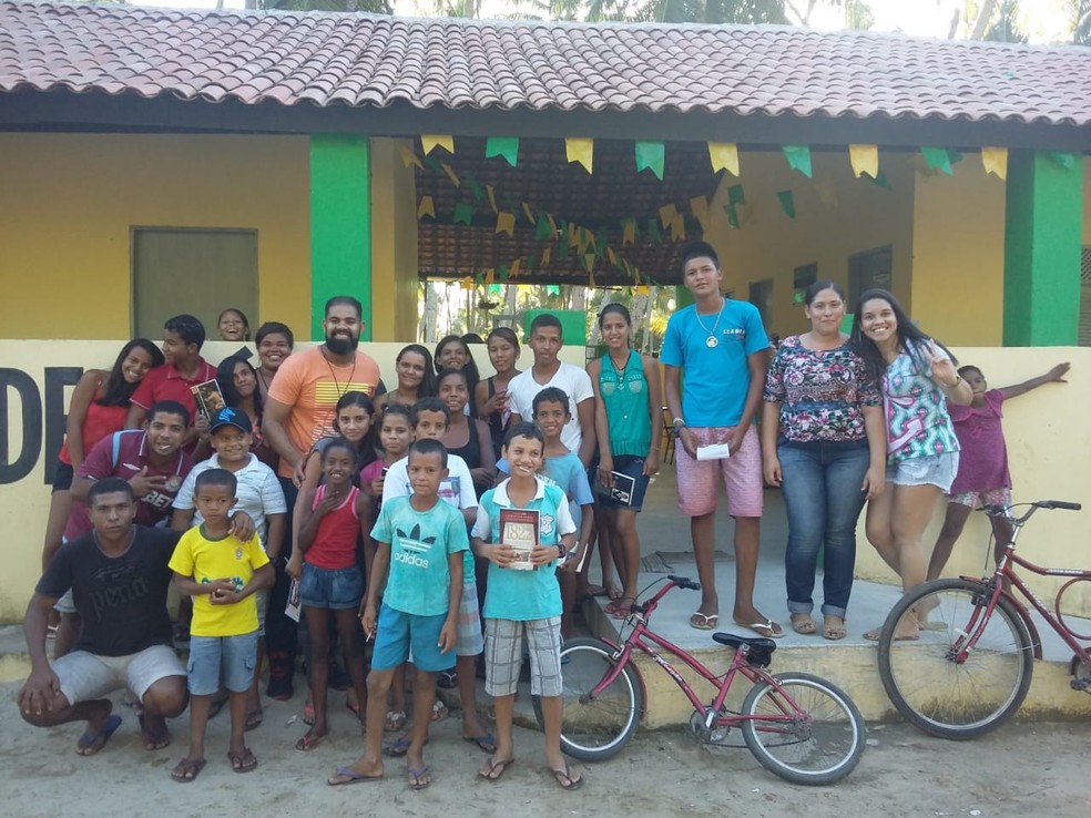 Ação antes da pandemia do projeto Mochileiro pela Educação, criado em AL — Foto: Arquivo Pessoal