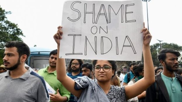 A lei de imigração que despertou protestos violentos de muçulmanos na Índia (Foto: AFP via BBC News)