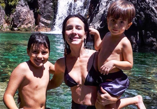 Juliana Knust com os filhos Mateus e Arthur (Foto: Reprodução/Instagram)