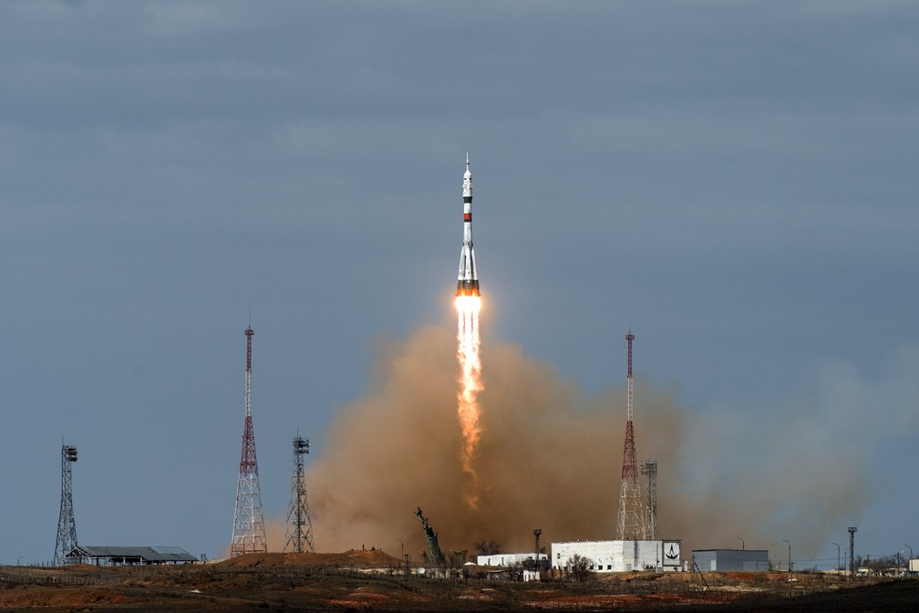 The photo, from the Russian space agency, shows the Soyuz MS-16 spacecraft taking off from Baikonur, Kazakhstan, to the International Space Station with the three astronauts. - Photo: Andrey Shelepin / Russian Space Agency Roscosmos / AFP