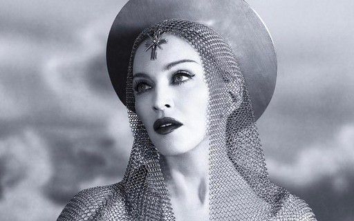 Madonna mostra os seios em clique de fotógrafos - Revista Marie