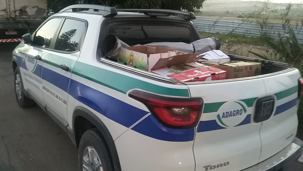 Queijo apreendido pela PRF e Adagro estava sendo transportado sem registro e refrigera&ccedil;&atilde;o &mdash; Foto: PRF/Divulga&ccedil;&atilde;o