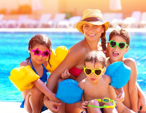 Com planejamento, é possível economizar na viagem de férias com a família (Foto: Deposit Photos)