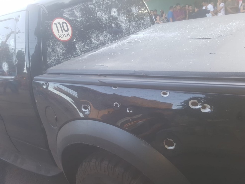 Caminhonete foi atingida por tiros de fuzil e metralhadoras AK-47 em Pedro Juan, fronteira com Ponta PorÃ£. â?? Foto: MinistÃ©rio PÃºblico do Paraguai/ReproduÃ§Ã£o