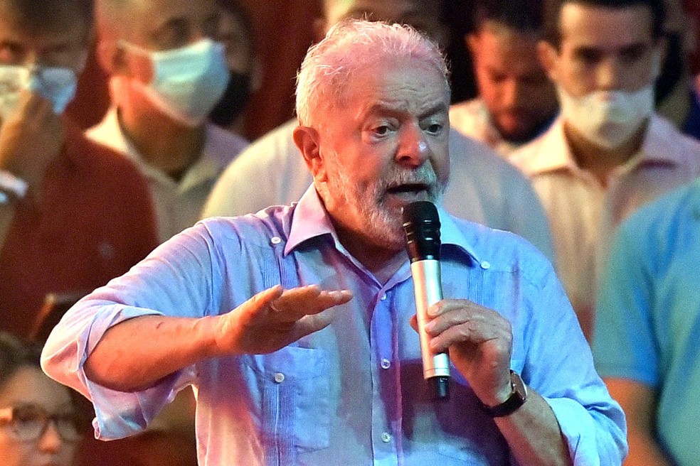 O ex-presidente Lula em evento do PT em Salvador (BA), no último sábado (1º). — Foto: MAX HAACK/FUTURA PRESS/ESTADÃO CONTEÚD