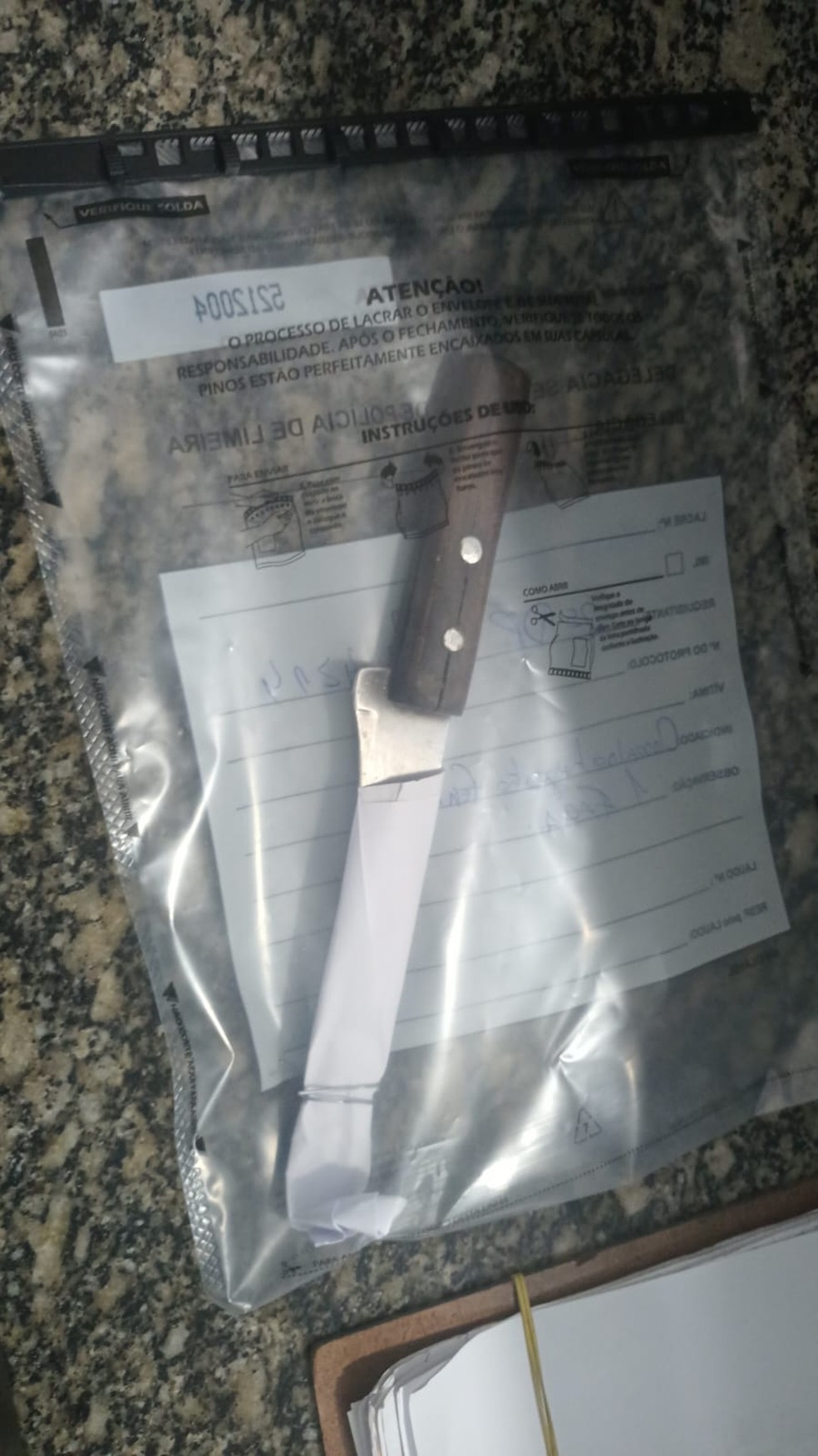 Faca usada por homem durante confusão em hamburgueria de Limeira — Foto: Divulgação