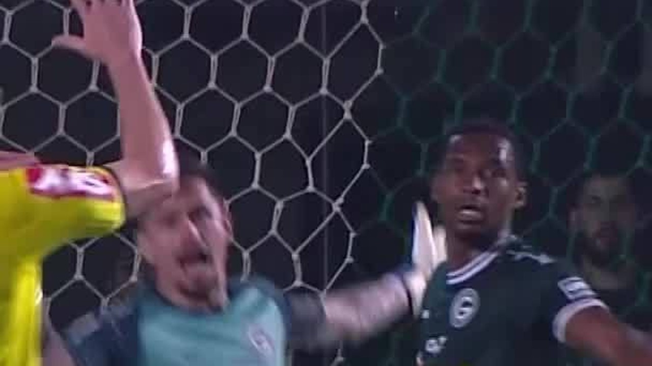 Locutor da Serrinha ordena que jogadores do Flamengo deixem o campo ap&oacute;s empate com Goi&aacute;s