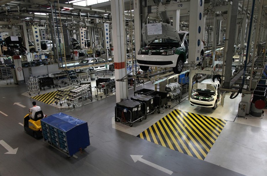 Veículos em fábrica da Wolkswagen Agência O Globo