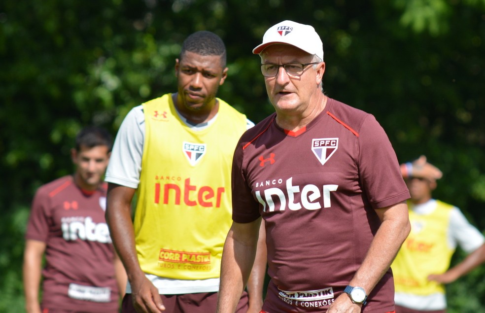 Dorival e Jucilei durante treino do São Paulo (Foto: Érico Leonan/saopaulofc.net)