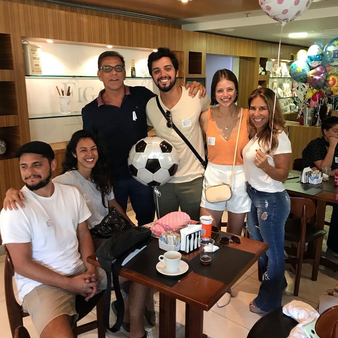 Família Simas reunida na maternidade no Rio de Janeiro (Foto: Reprodução/Instagram)