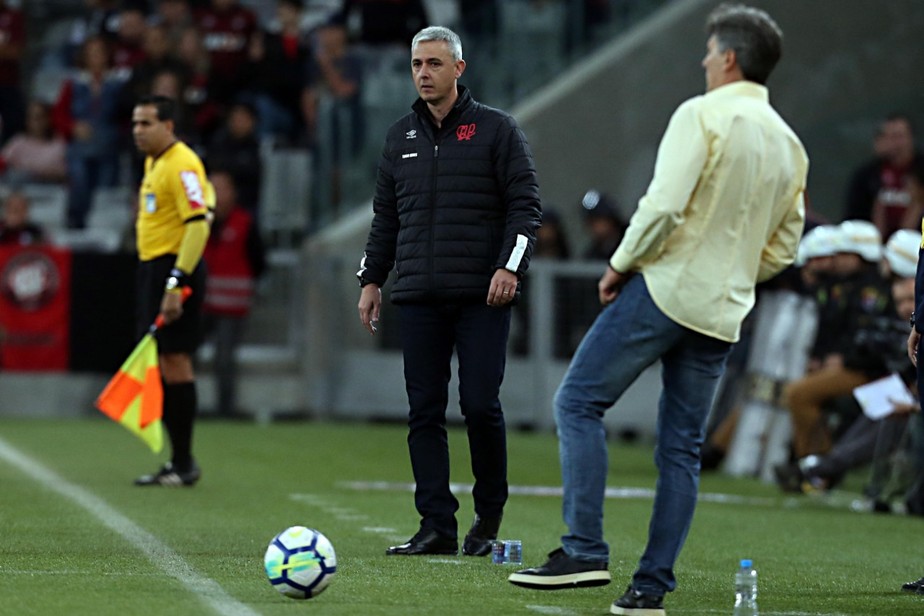 O que o Tiago ganhou até hoje?, questiona Renato sobre ex-treinador gremista