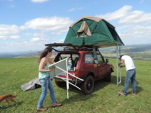 Casal viajará em jipe adaptado (Foto: Ana Carolina Levorato/G1)