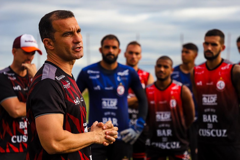 Rubro-Negro retorna à Campina Grande onde inicia a preparação para o jogo contra o Central, no próximo domingo — Foto: Daniel Lins / Campinense