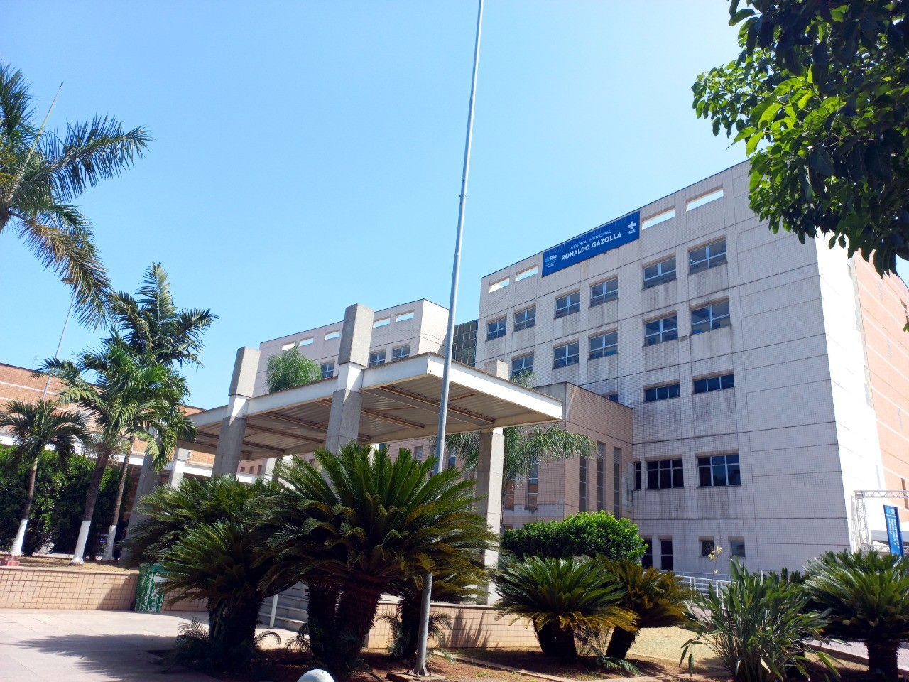 Com menos casos de Covid, hospital de referência no Rio volta a fechar leitos