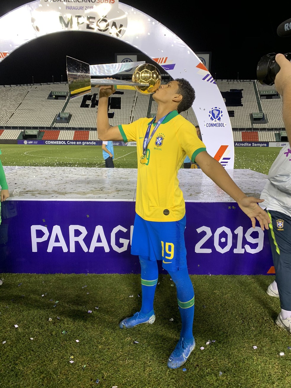 Mateusão campeão Sul-americano com a Seleção em 2019, no Paraguai — Foto: Reprodução/Redes Sociais
