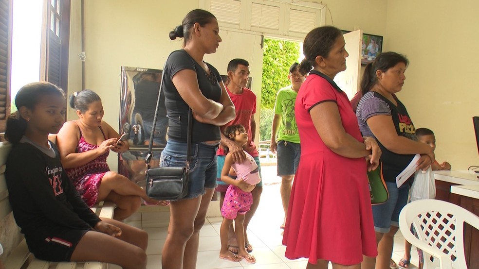 Pacientes reclamam de demora e pedem contrataÃ§Ã£o de mais mÃ©dicos â Foto: ReproduÃ§Ã£o/Rede AmazÃ´nica Acre 