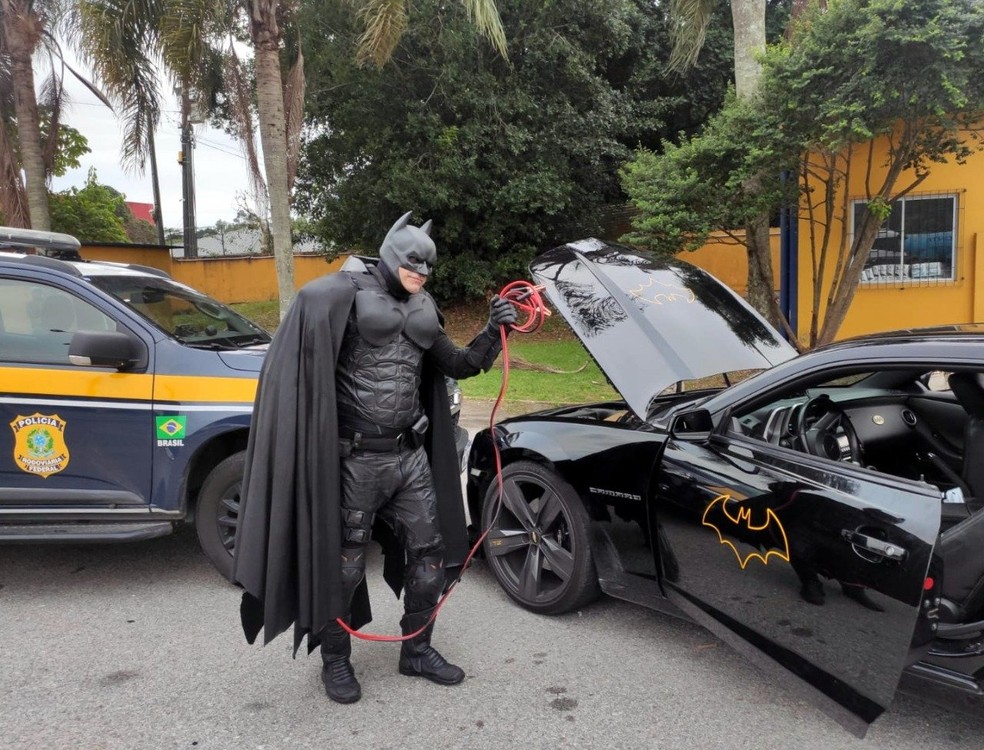 Carro do 'Batman' fica sem bateria e PRF atende ocorrência em SC | Santa  Catarina | G1