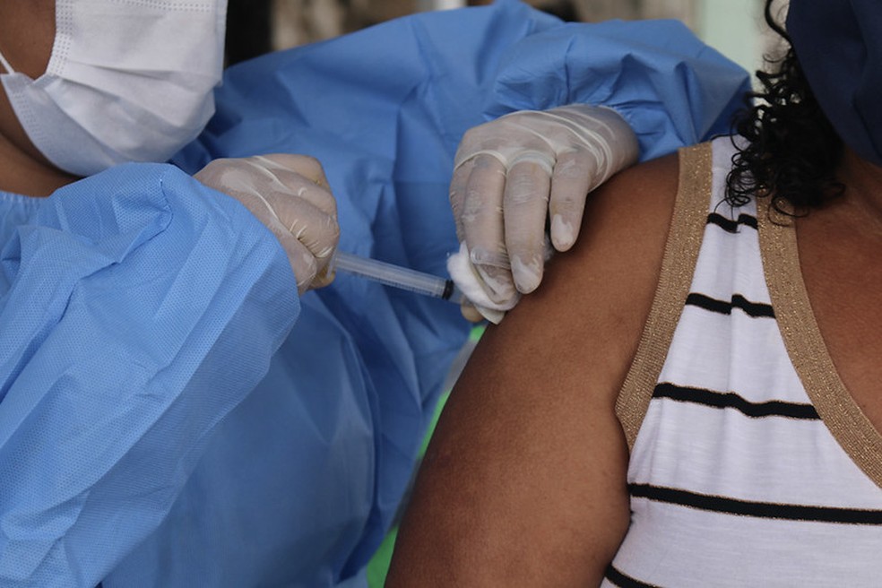 MPF recorre ao STF de decisão que autoriza vacinação de trabalhadores da educação em João Pessoa — Foto: PMM/Divulgação