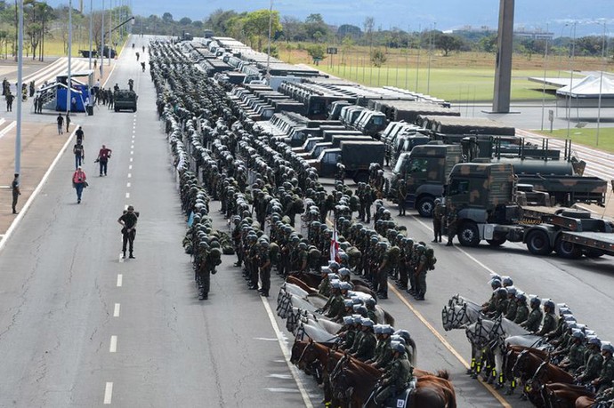 [COPA 2014]Forças Armadas exibe tropa e começa operação para a Copa no DF