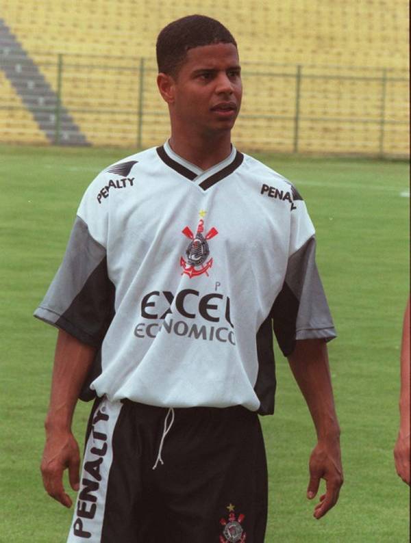 Ex-jogador do Corinthians conta que se converteu através de Marcelinho  Carioca - Guiame