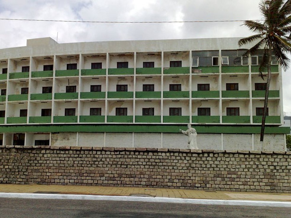Hotel Reis Magos, em Natal, está abandonado desde 1995 (Foto: Anderson Barbosa/G1)