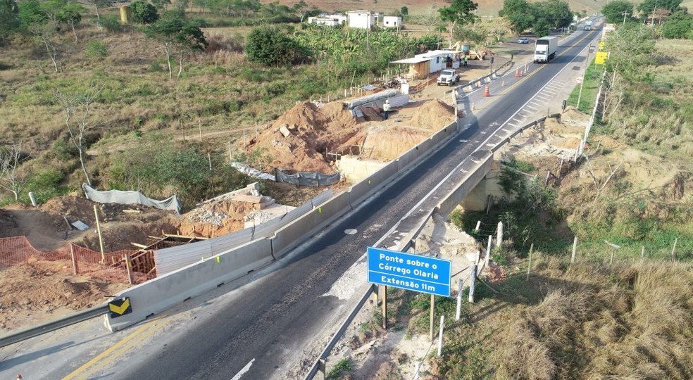 InterdiÃ§Ãµes serÃ£o durante iÃ§amento de vigas para obras na BR-101, em Campos, no RJ â Foto: Arteris Fluminense/ DivulgaÃ§Ã£o