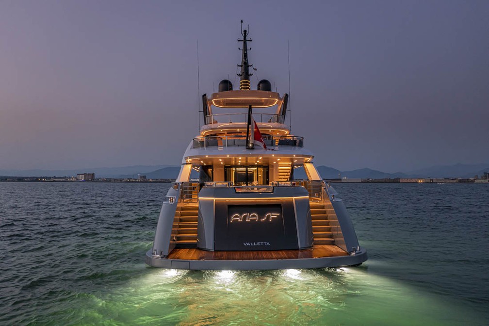 Superiate italiano Aria SF,  avaliado em R$120 milhões, pegou foto na costa da Espanha — Foto: ISA/Divulgação