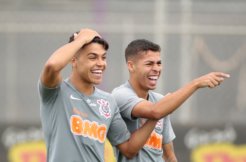 Roni e Gabriel Pereira em treino do Corinthians — Foto: Rodrigo Coca/Ag, Corinthians