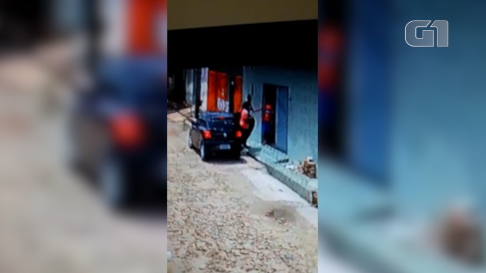 Assaltantes abordaram tenente da PM na porta de casa em Teresina — Foto: Reprodução