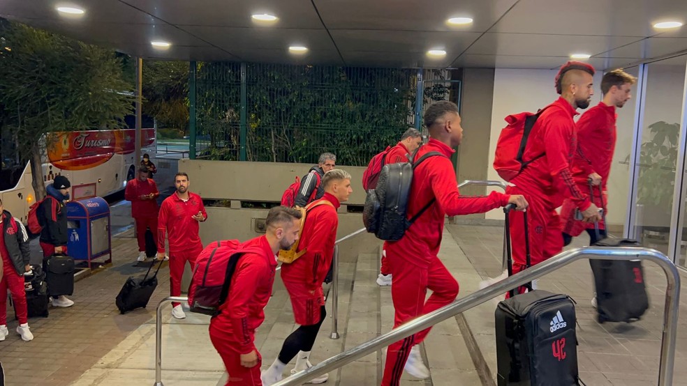 Flamengo em chegada a Quito, no Equador, para estreia na Libertadores  Foto: Letcia Marques/ge