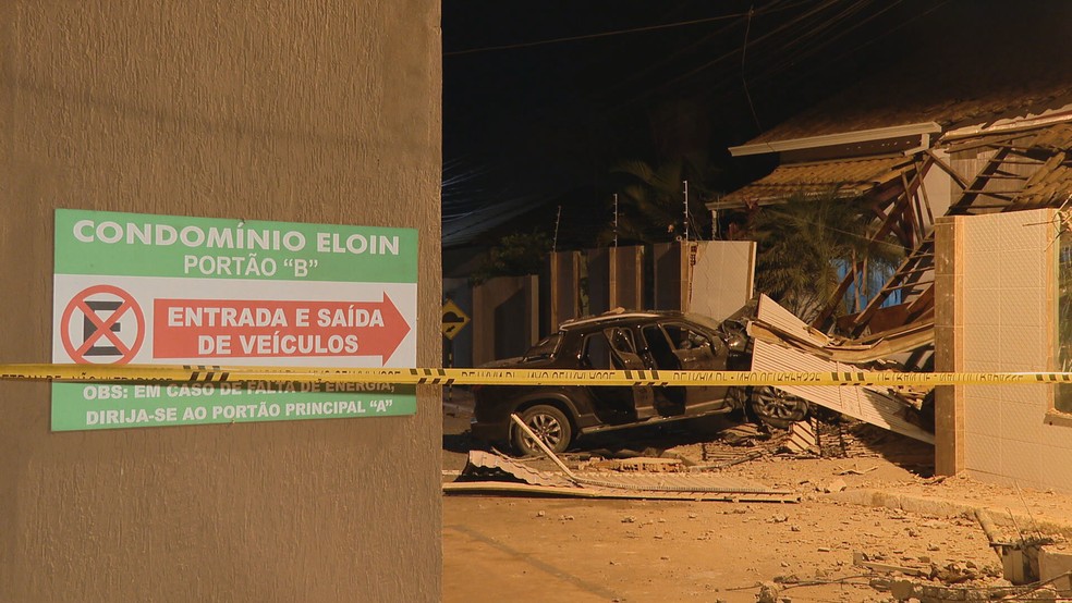 Motorista embriagado tenta fugir da PM, perde controle de carro e invade condomínio no DF — Foto: TV Globo/Reprodução