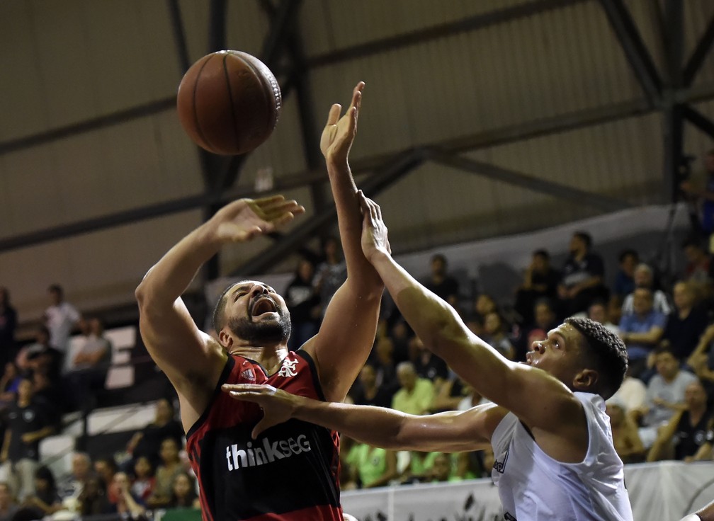 Botafogo x Flamengo final Estadual do RJ basquete — Foto: André Durão