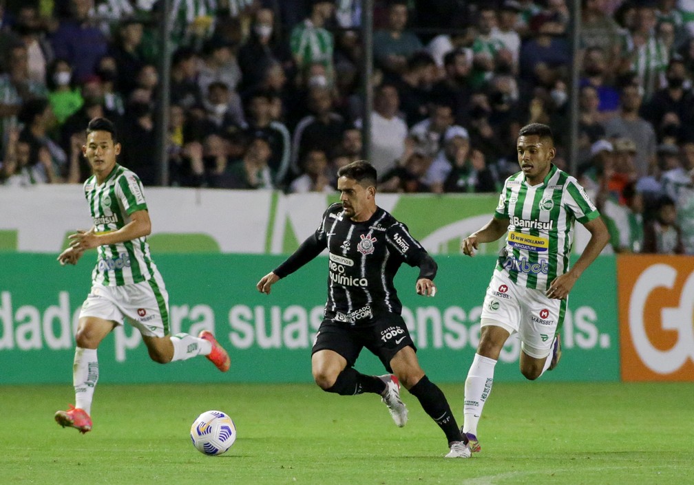 Fagner foi expulso na partida entre Juventude x Corinthians — Foto: Rodrigo Coca/Agência Corinthians