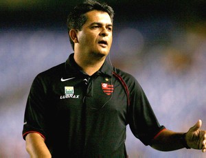 Em enquete, quase 75% desaprovam troca de Jayme por Ney no Flamengo