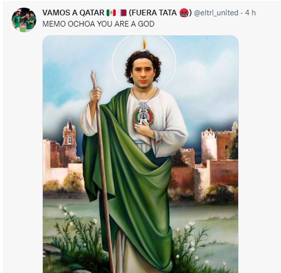 Torcedor santifica Ochoa, do México, após atuação contra a Polônia — Foto: Reprodução
