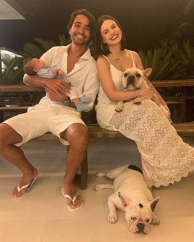 Sthefany Brito com a família completa (Foto: Reprodução / Instagram)